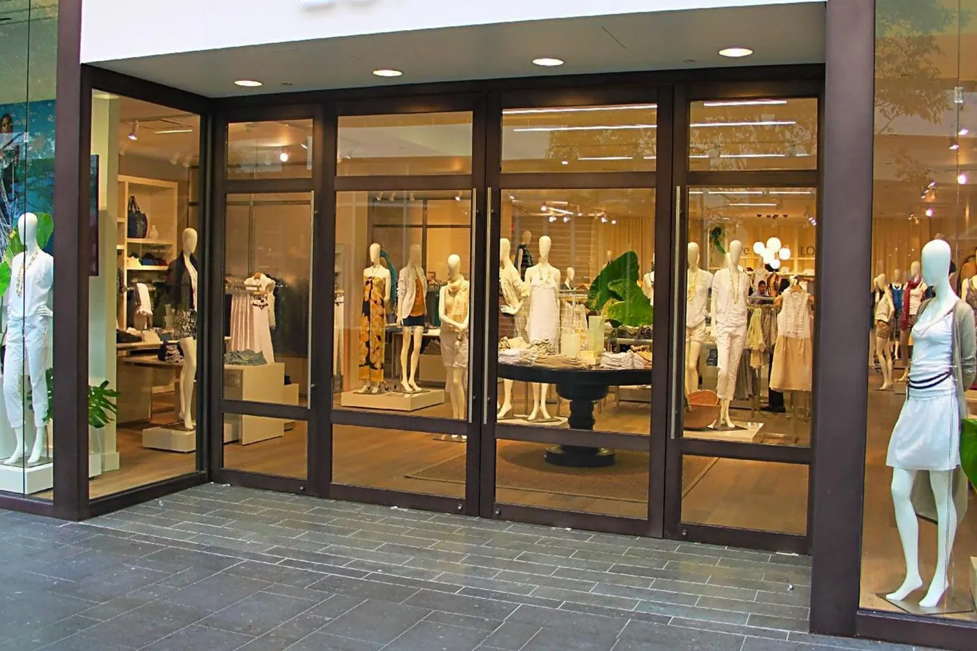 Retail shopfront glass at risk of scratching and tagging